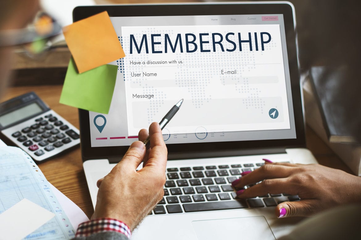 blog-eds-dentalmembership-inhouse Person typing on laptop with membership in bold letters