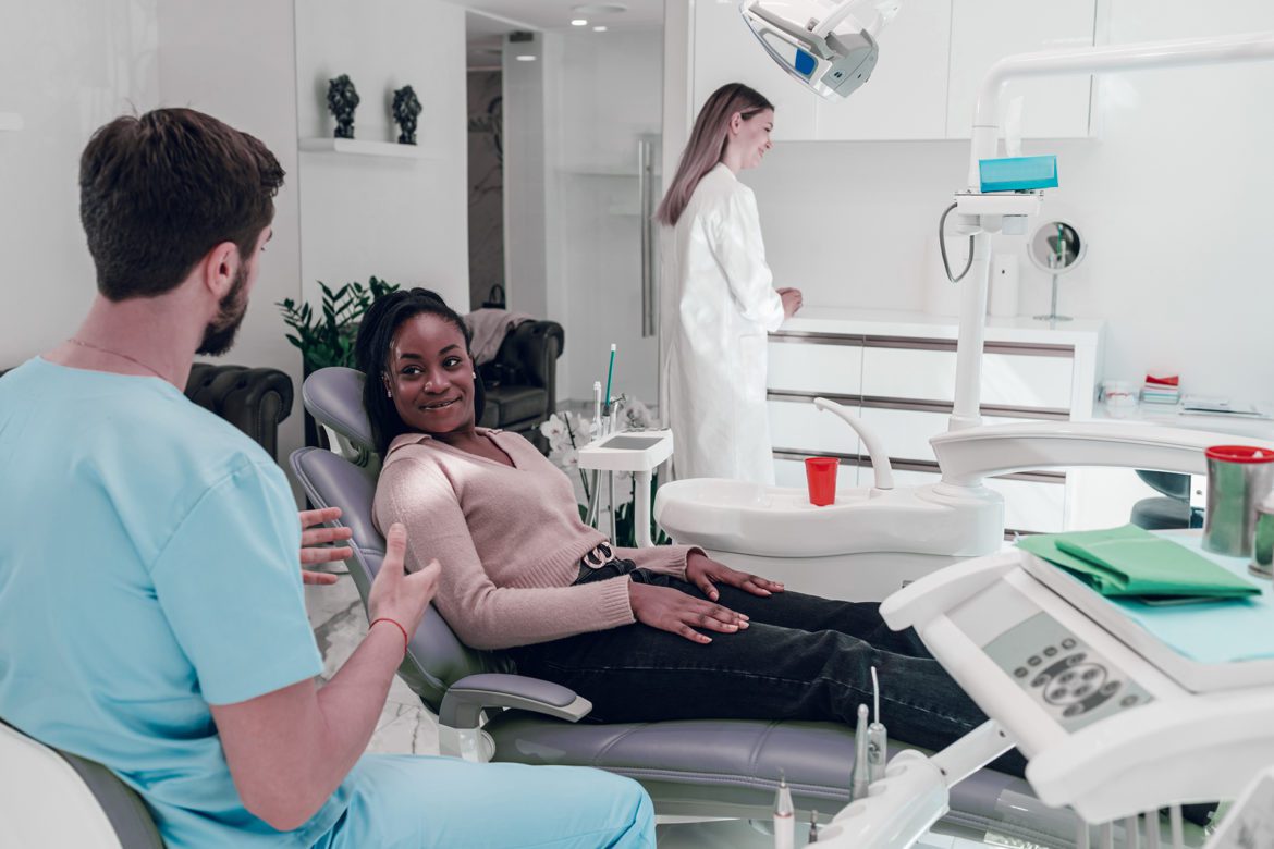 blog-eds-lookingfornewdentist woman with new dentist
